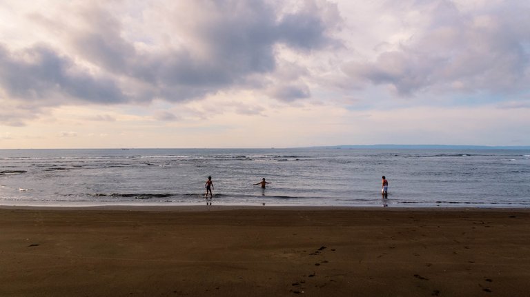 sublime_beach_walk_3.jpg