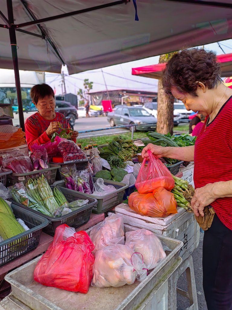 Help buy a friend's vegetable ... which is a vegetable that is collected from the garden that is planted.