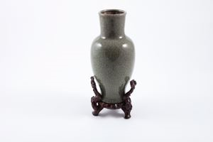 ming_vase_1979.122_s1_with_stand.png