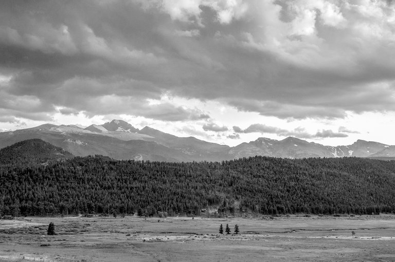 longs_peak_sunset_bw.jpg