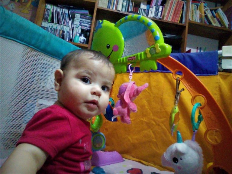 Sofía playing