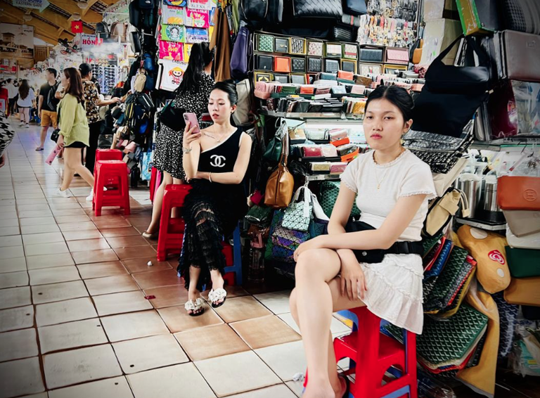  PhotoFeed Contest - Street Photography Round 128