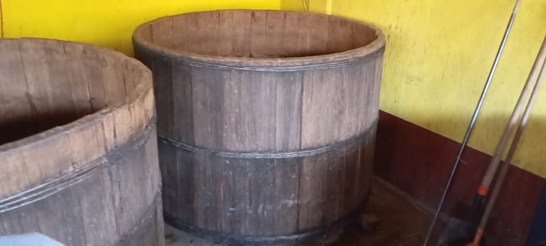 Cubas de madera para la fermentación del mosto