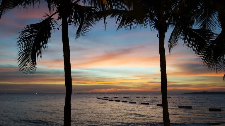 clouds_sunsets_and_beaches_kohsamui99_720.jpg