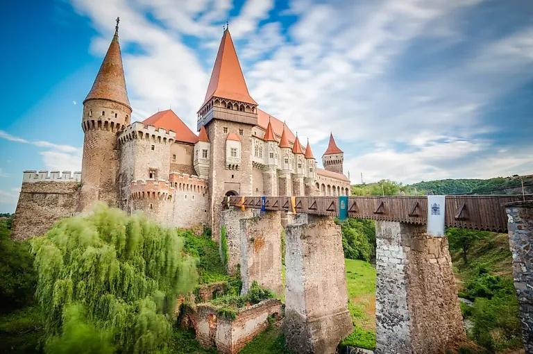 About Castles and Medieval Royalty