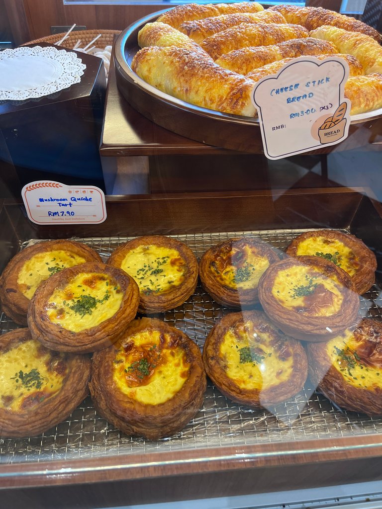 These desserts look quite apetizing. They have lots of different choices of stuff to try out here.  