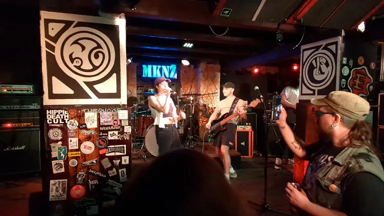 Violet Bloom live