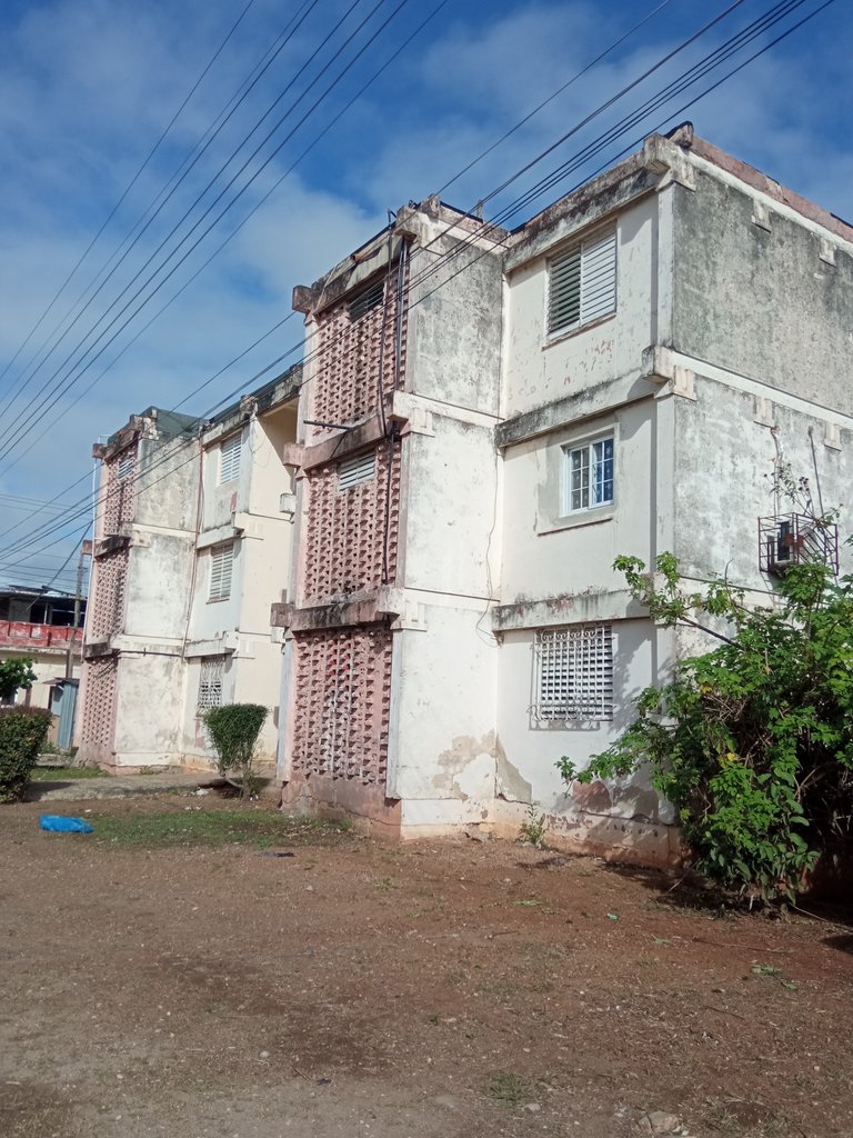 The buildings. Los edificios. (Esp-Eng).