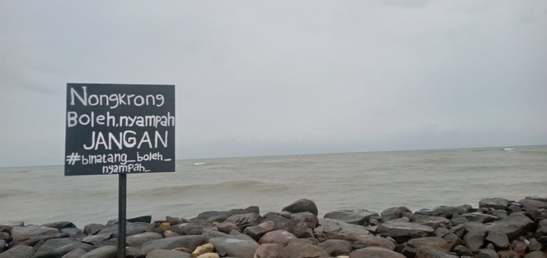 Take care of the sea, don't leave any trash - this natural beauty belongs to us all.