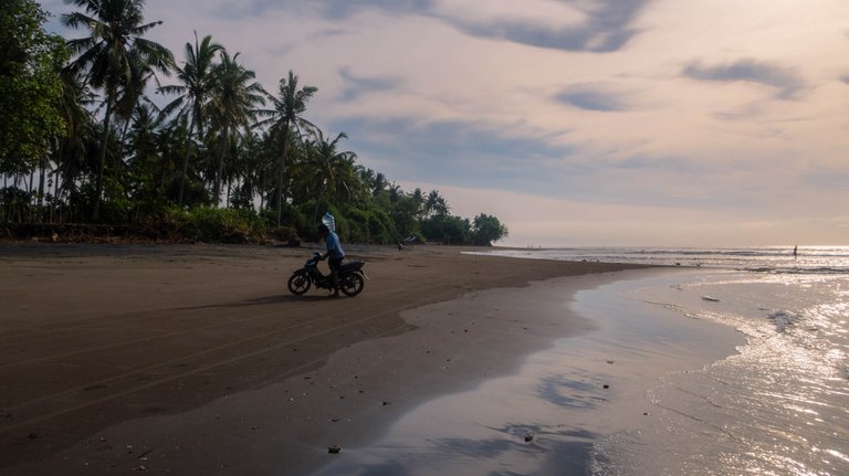 sublime_beach_walk_7.jpg