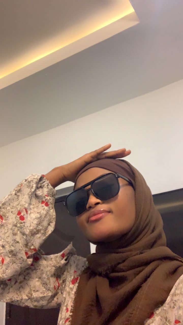 The beauty of being an independent woman. LOH#252