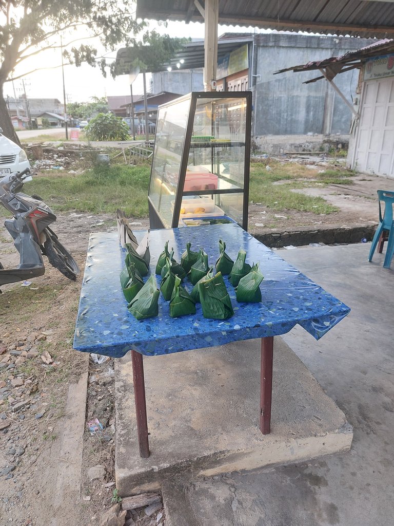 Bu Lam On (Nasi dalam bungkus daun pisang)
