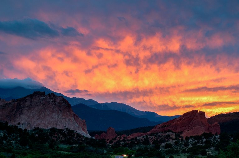 garden_of_the_gods_sunset_1.jpg