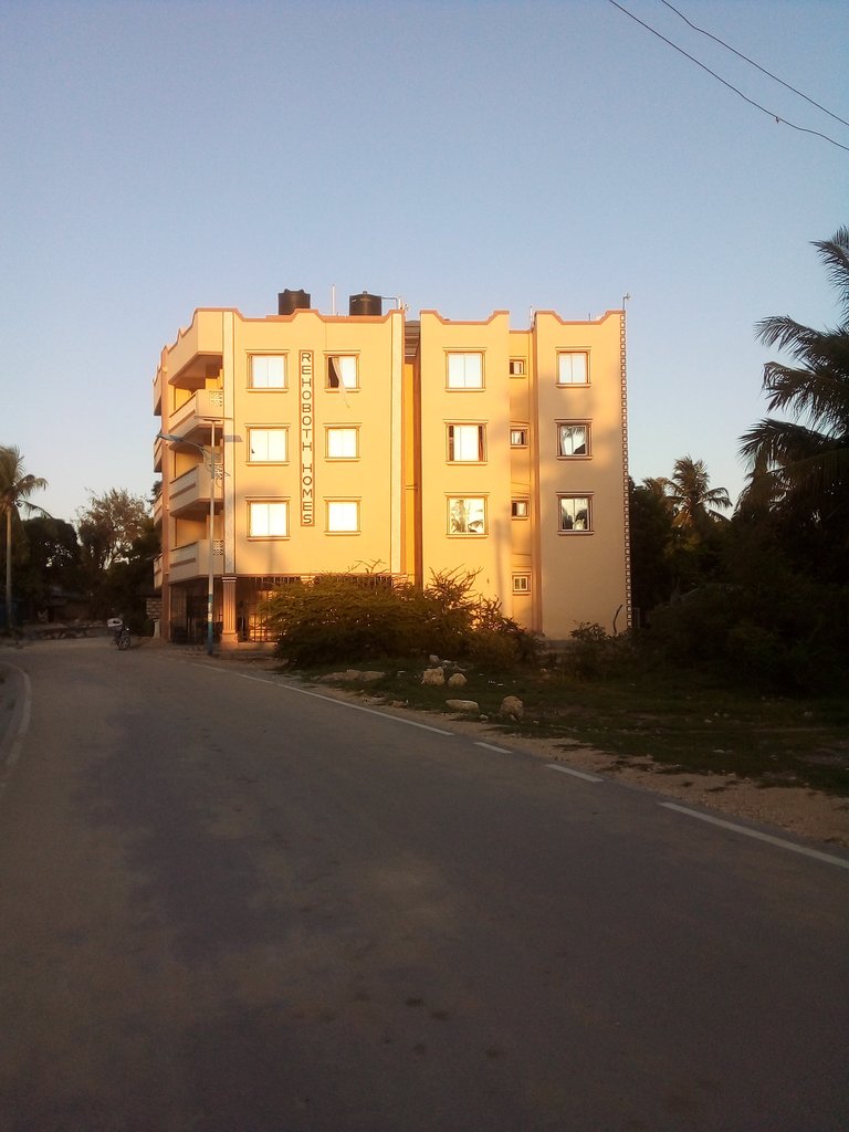 The setting sun changed the color of this building, announcing its presence