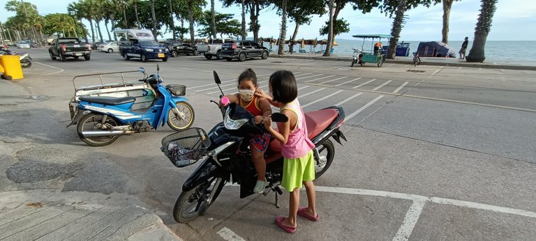 kids_and_bikes.jpg