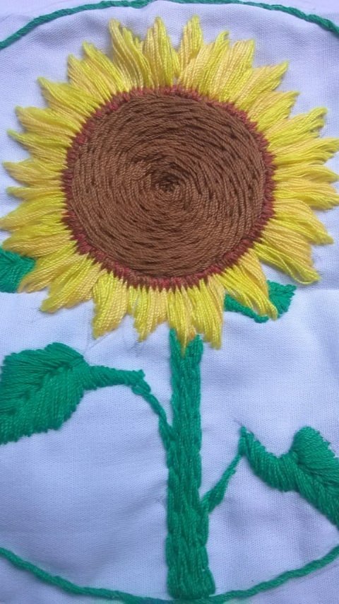 Girasol bordado / Sunflower embroidery — Hive