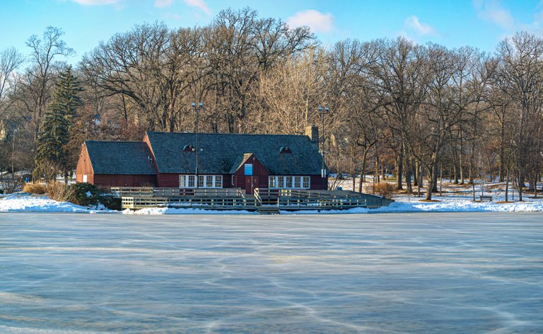 lakehousepano_copy.jpg