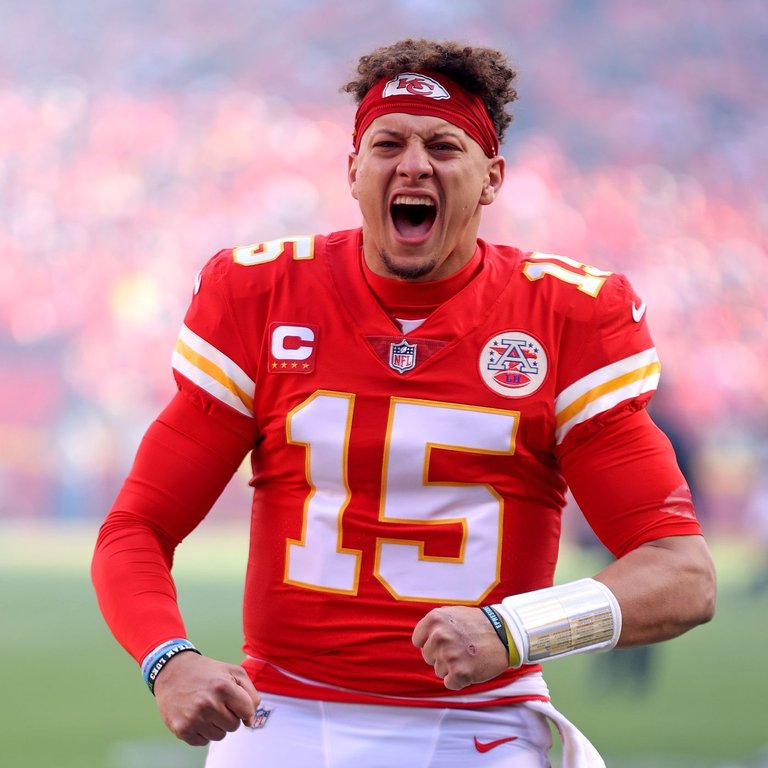 Chiefs' Patrick Mahomes sits atop PFF's QB rankings for 2023