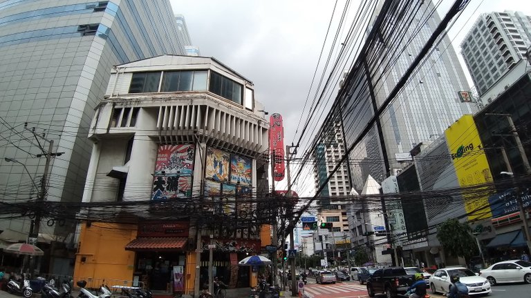 makaasak_train_grave_yard_bangkok_streets_august_2020_167.jpg