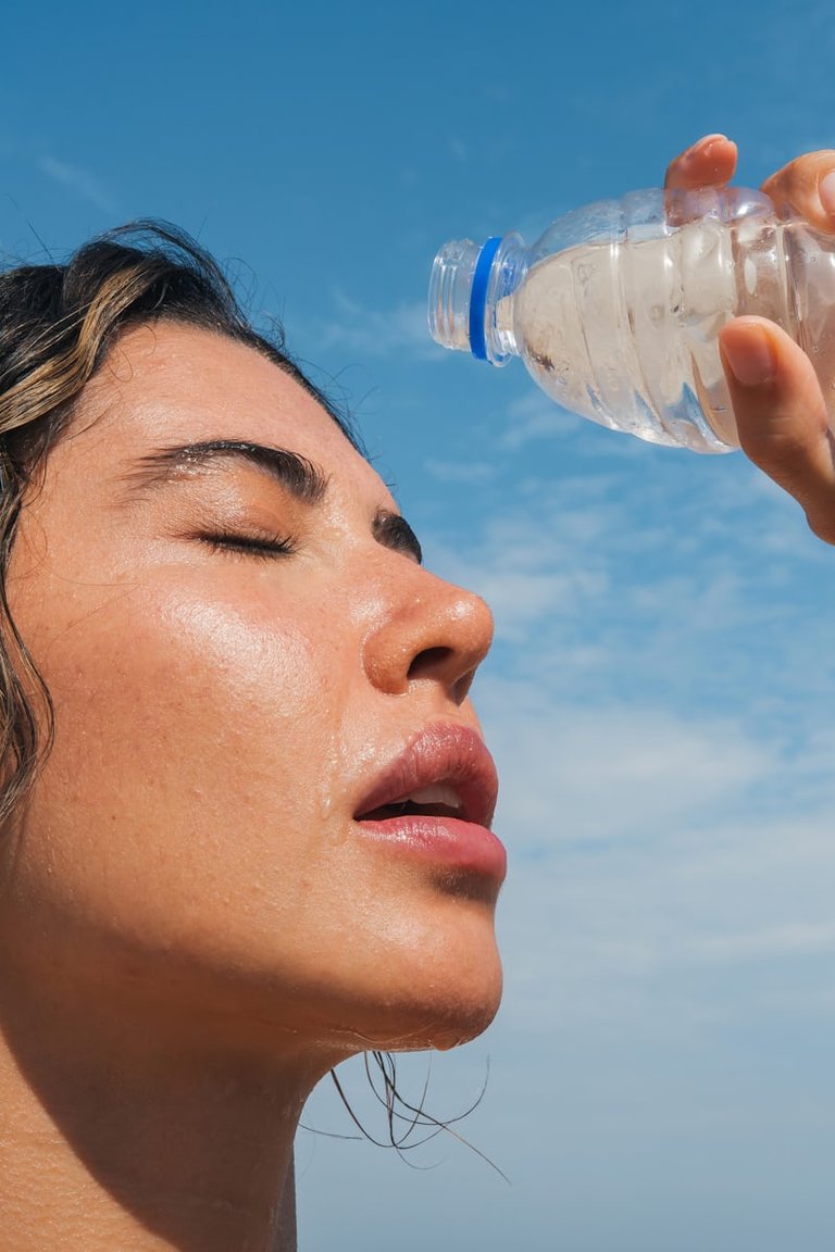  How can we stay alert and safe in hot weather?
