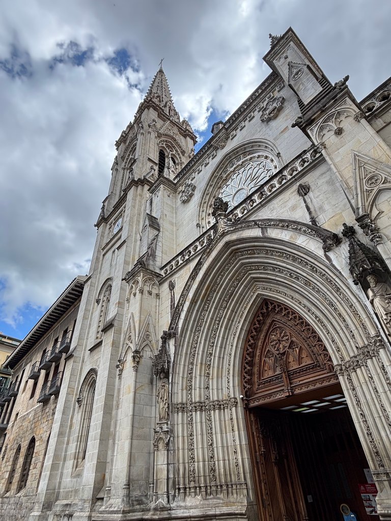 Antxon Deunaren Eliza – A Church Between Flood and Faith