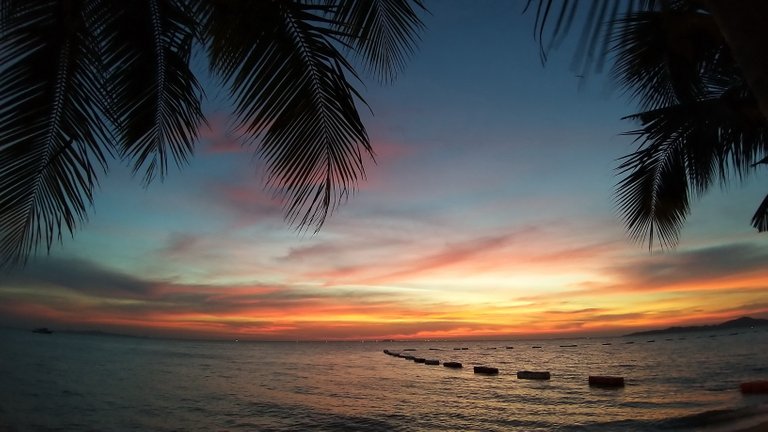 clouds_sunsets_and_beaches_kohsamui99_727.jpg