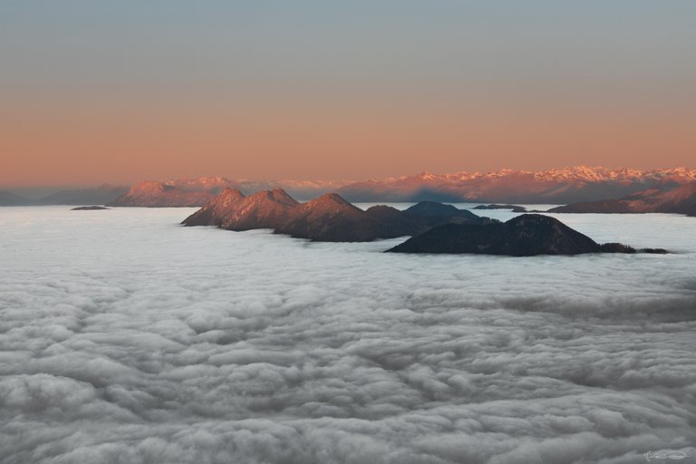 Hike . Sunrise . Sea of Fog - Dobratsch Mountain in Carinthia