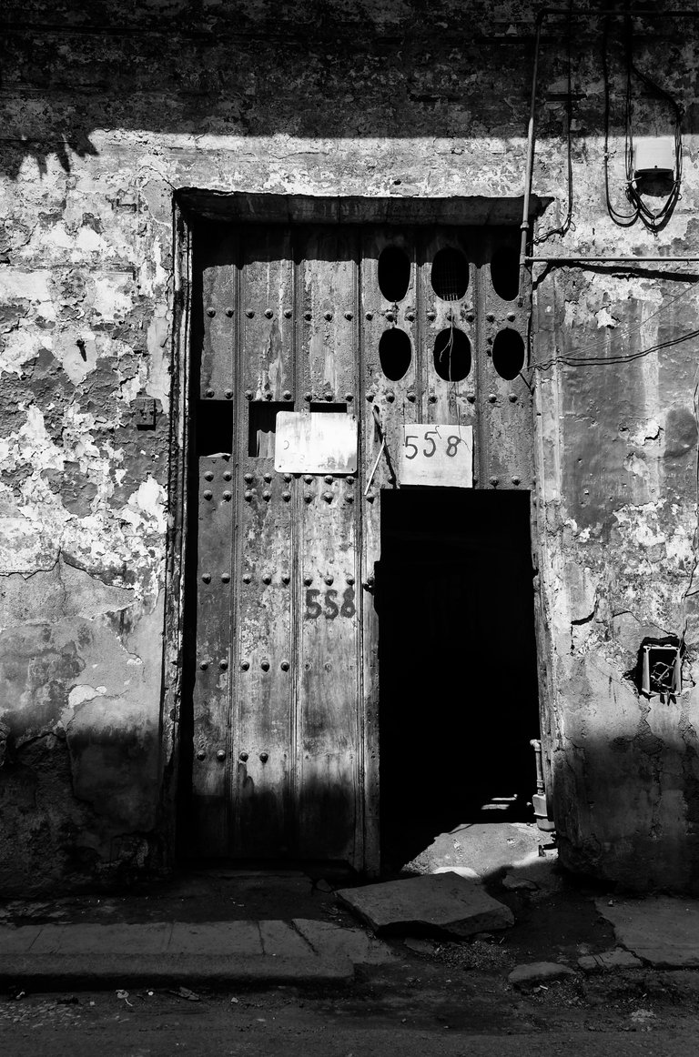 Facade of a family home, Old Havana / Fachada de una vivienda familiar, Habana Vieja.