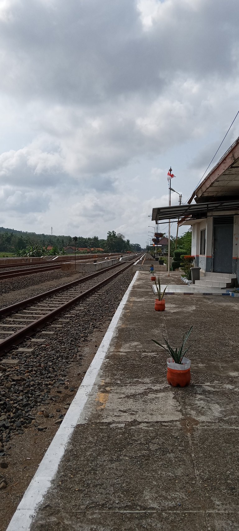 Stasiun Kereta Punya Siapa Sih?