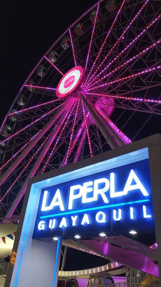 Photographs of the Wheel of Fortune from La Perla Park in Guayaquil, Ecuador//Fotografías de la Rueda de la Fortuna del parque La Perla en la Guayaquil, Ecuador 