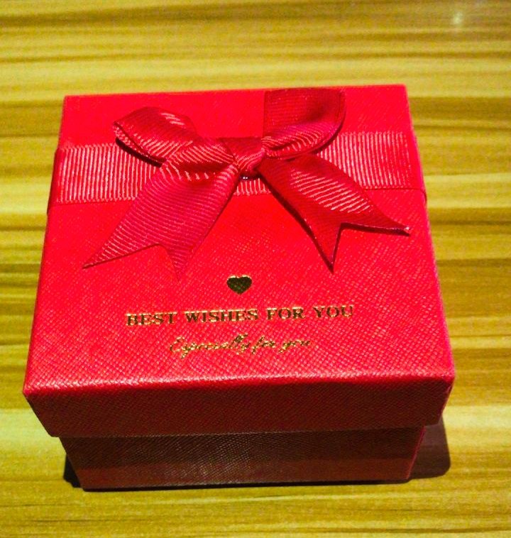 Gifting Without Clutters.