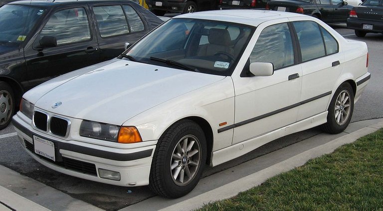 1200px_bmw_e36_sedan.jpg