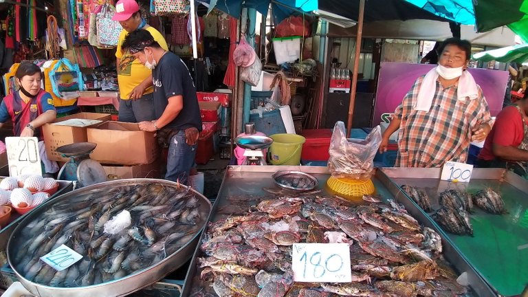 khlong_toey_slum_khlong_toey_markets_august_2020_samsung_a_253.jpg