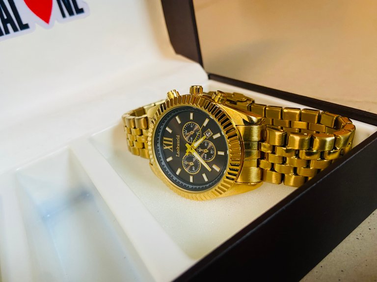 AND IT’S A NEW WRISTWATCH ⌚️…
