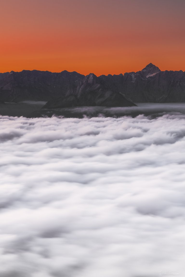 Hike . Sunrise . Sea of Fog - Dobratsch Mountain in Carinthia