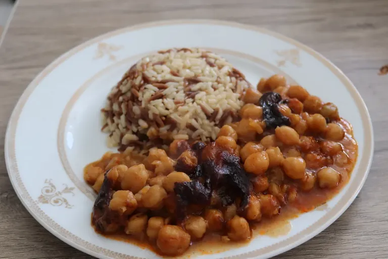 (EN-TR) Chickpeas in Casserole // Güveçte Nohut