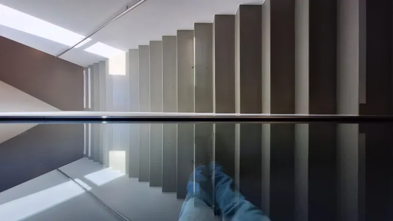 Reflection staircase