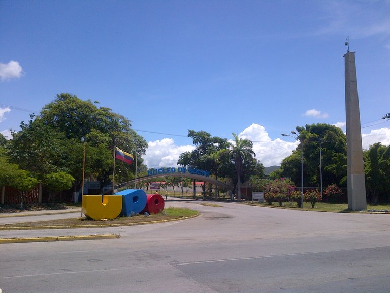Universidad_de_Oriente_N%C3%BAcleo_de_Sucre,_Venezuela_(2).jpg