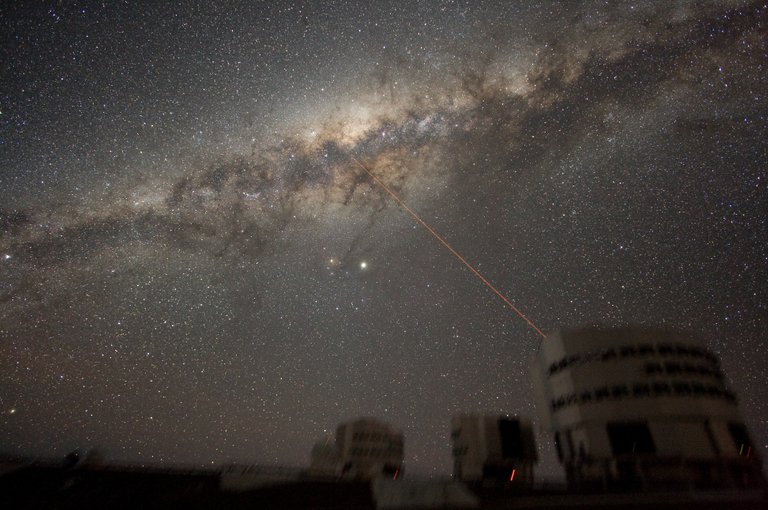 ESO-VLT-Laser-phot-33a-07 Milkyway.jpg