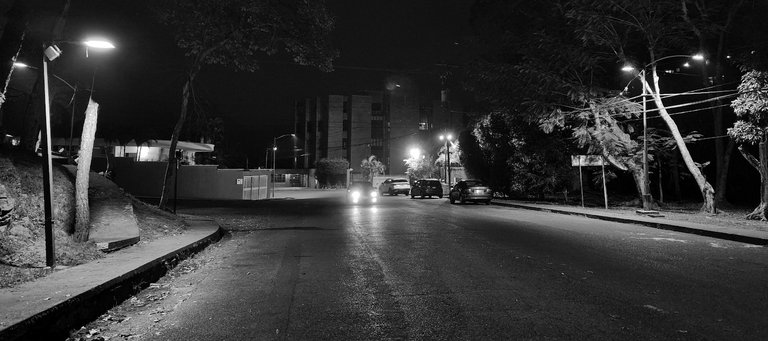 street-night-001-bw.jpg