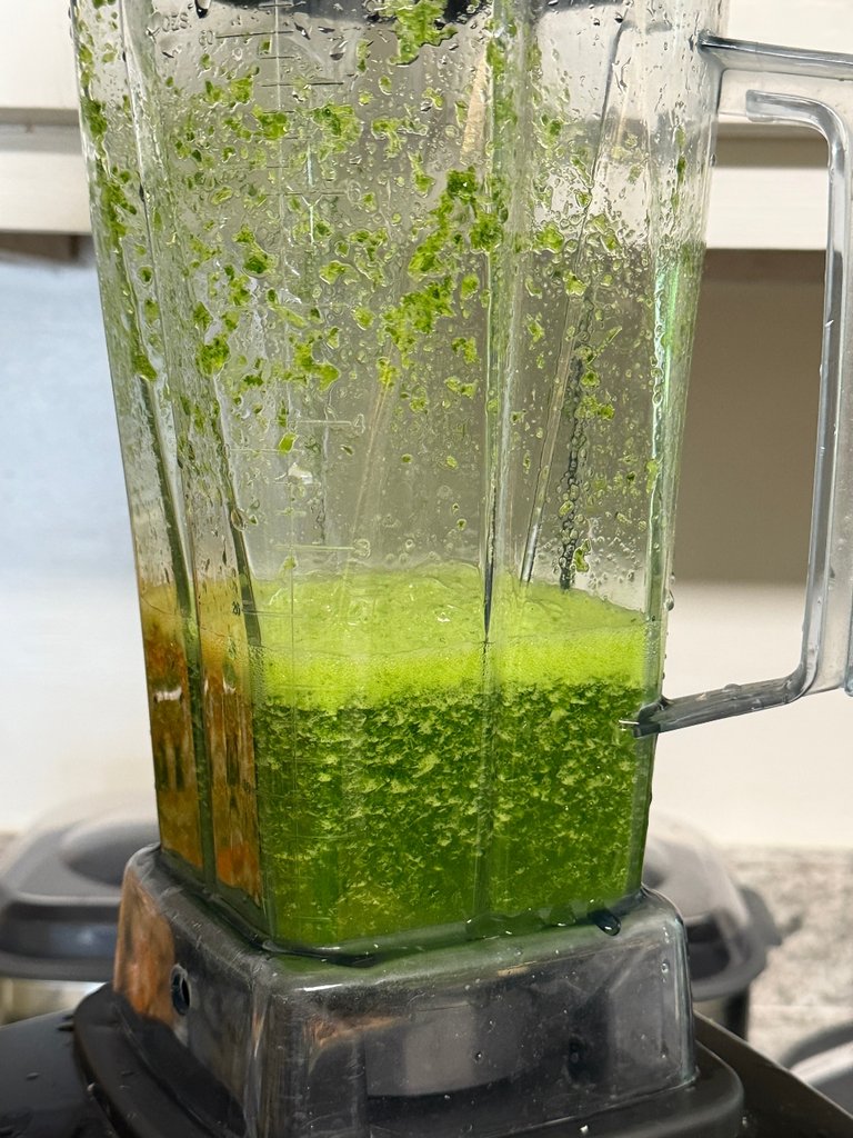 hivegarden-cutting-celery.jpg