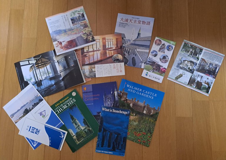 brochures.jpg