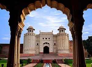 300px-Lahore_Fort_view_from_Baradari.jpg