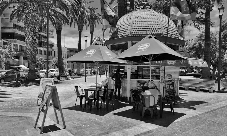 plaza-colon-002-bw.jpg