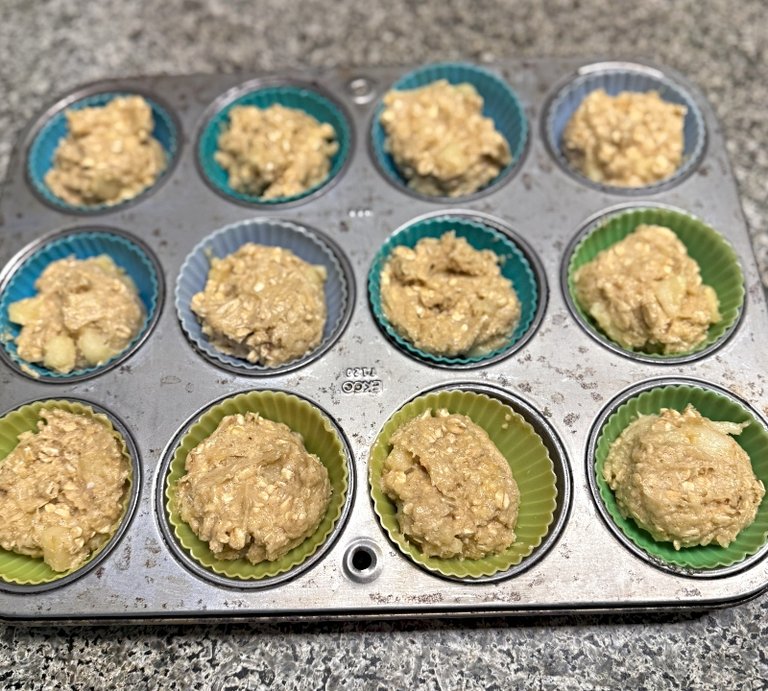 foodiesbeehive-apple-muffins-1 (1).jpg