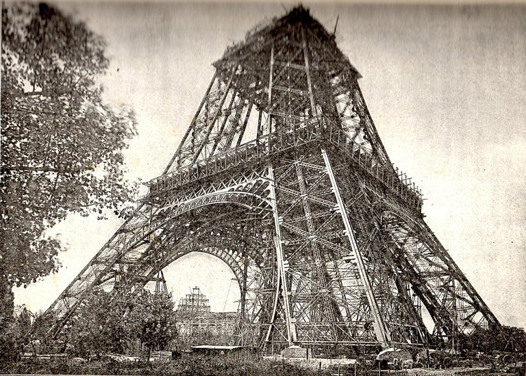 eiffel-tower-under-construction-1166143_1280.jpg