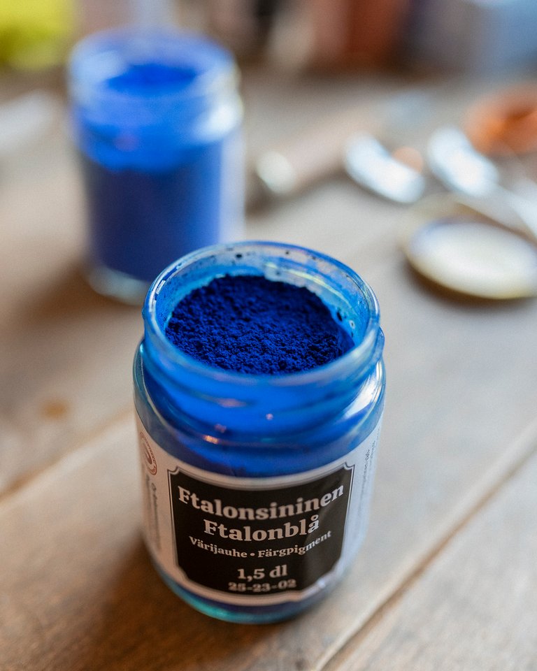 blue_dresser_antique_pigments_ultramarine_phtalon_linseedoil02.jpg