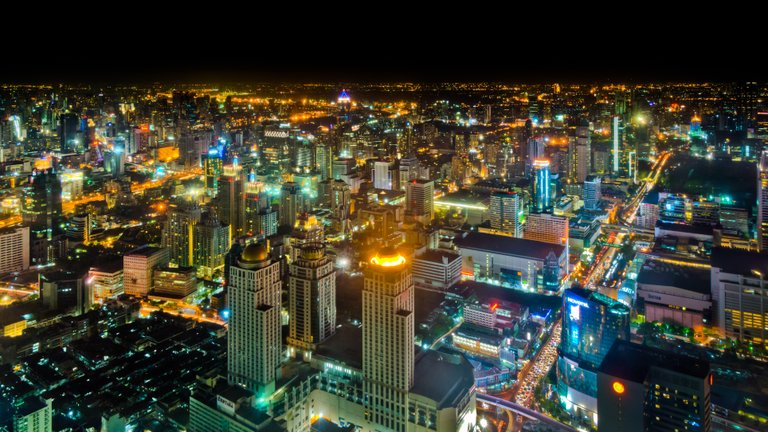 Bangkok_at_night_01_(MK).jpg