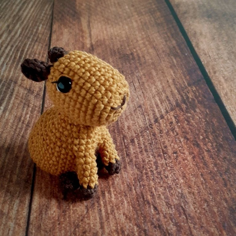 Capibara bebe a crochet_juguetesperuanos_khawamaru_regalosperu.jpg