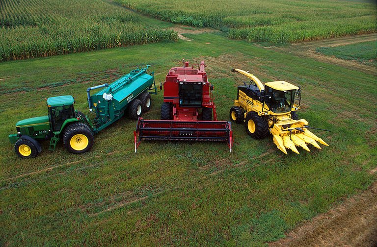 800px-Agricultural_machinery.jpg